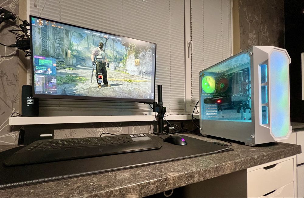 Геймърски Компютър / i7 8x3.90Ghz / 16GB RAM / RX570 8GB / 3TB