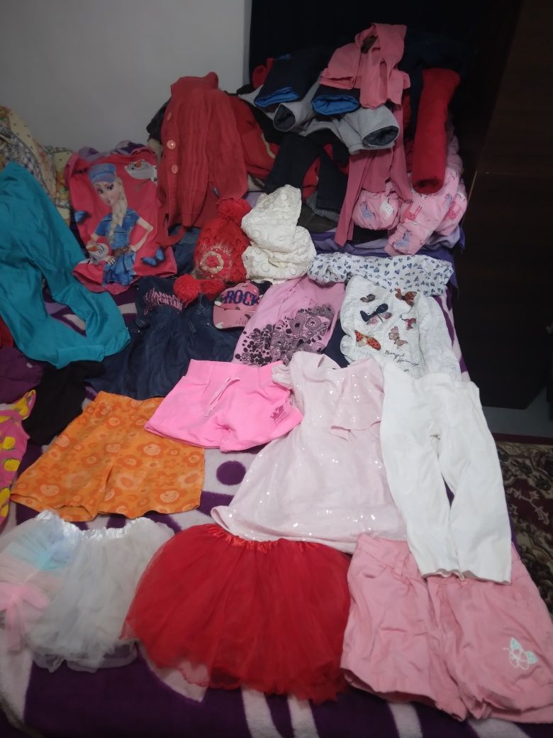Vând hăinuțe pentru copiii 3-8 ani ieftin