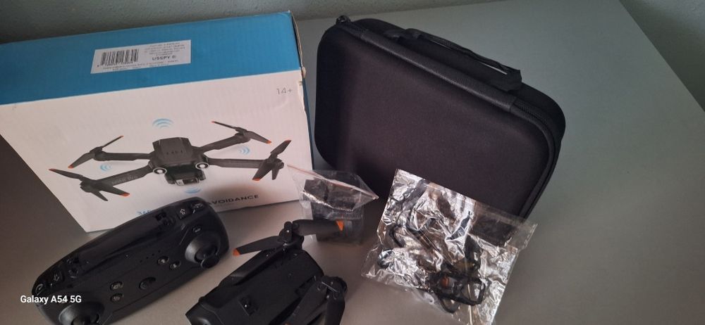 Vand drona noua usor de utilizat