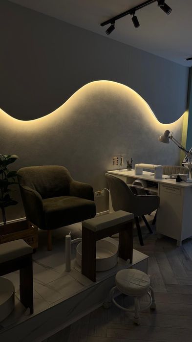 Inchiriez post manichiura pedichiura