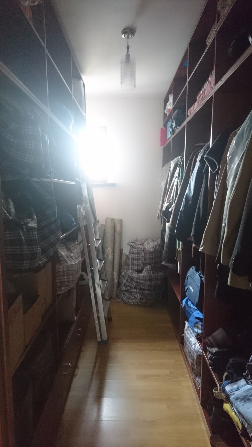 Продам Дом и отдельно стоящее помещением 70 кв.., которое сдаётся .