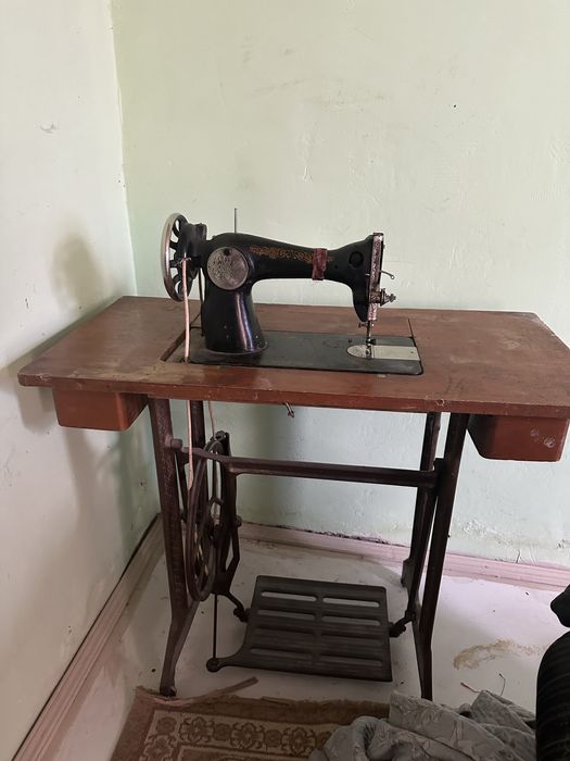 Старийная Швейная машина