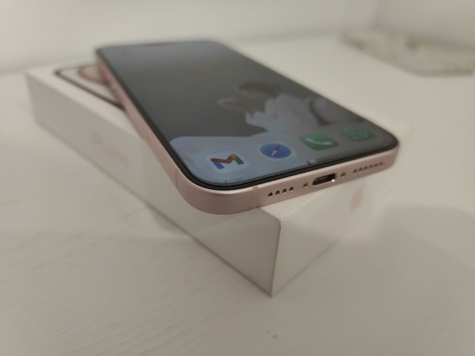 iPhone 15 Plus roz 128GB – stare impecabilă!