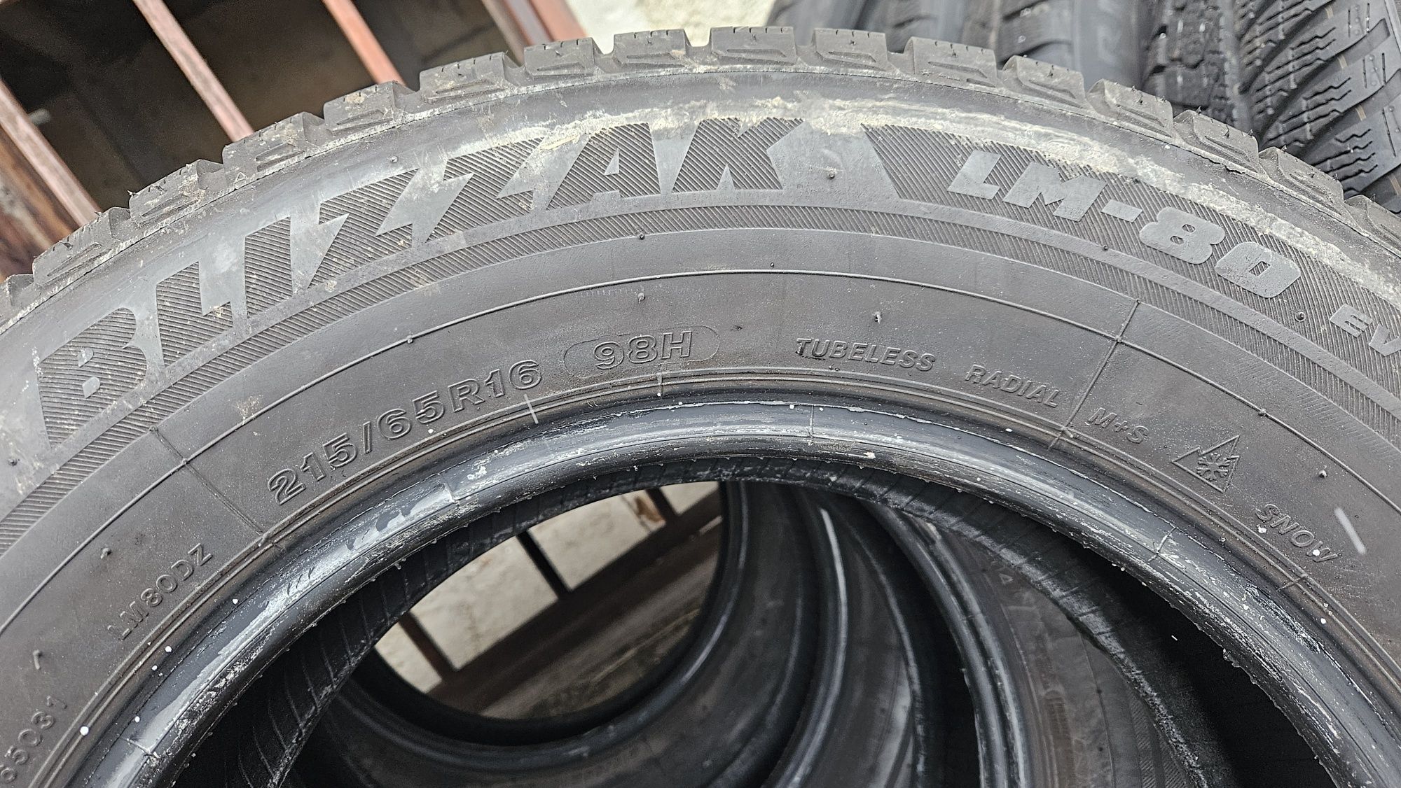 Pirelli 205/55 R17;Blizzak lm-80;215/65 R16;Barum Polaris 3 215/65 R65