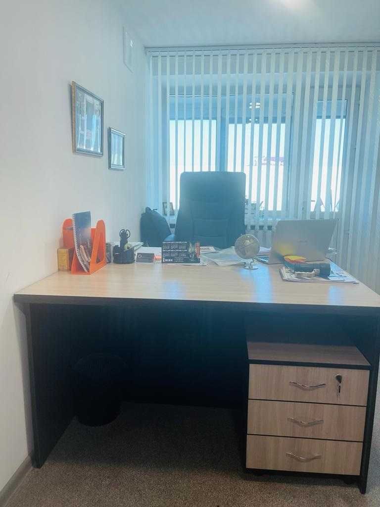 Мебель для офиса б/у в отличном состоянии