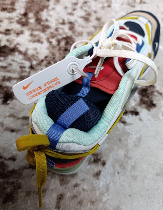 Vând adidași noi Nike Air Max Furyosa