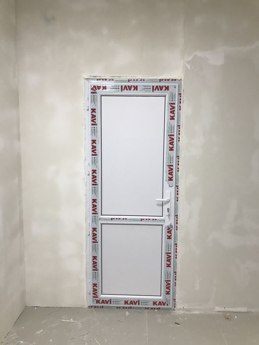 Пластиковые двери , дверь пластиковая