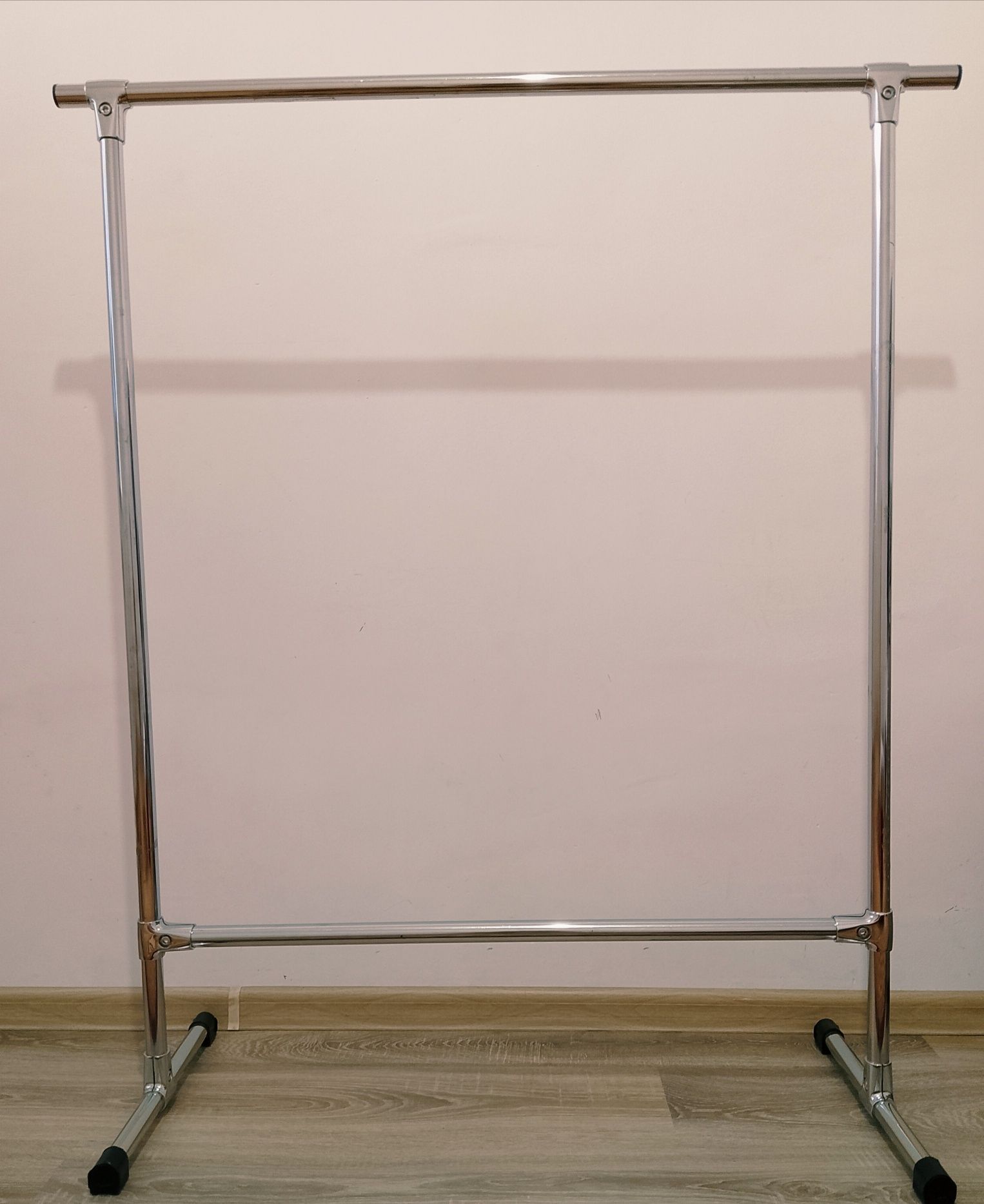 Garderob sotildi 100.000