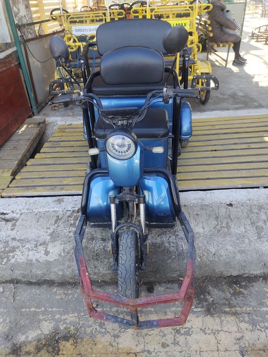 Электроскутер сотилади