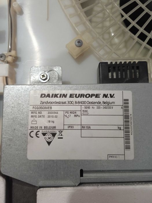 Климатик Daikin 24000BTU с две вътрешни таваннокасетъчни тела