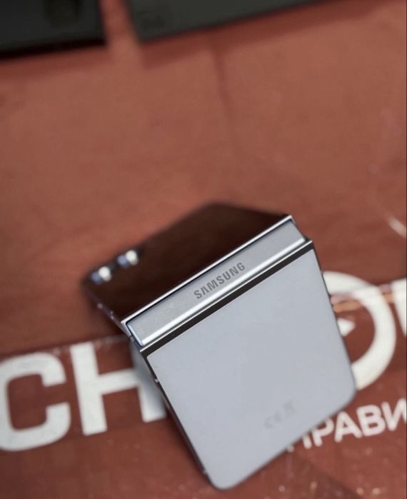 КАТО НОВ 512GB Samsung Z Flip 6 Технополис Гаранция 2026 Blue / Син