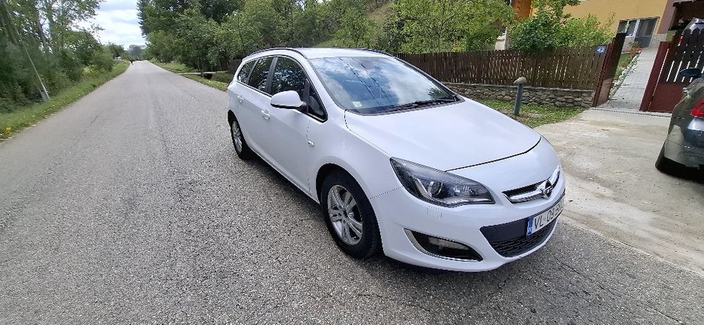 Opel Astra 1.7 diesel , 2013