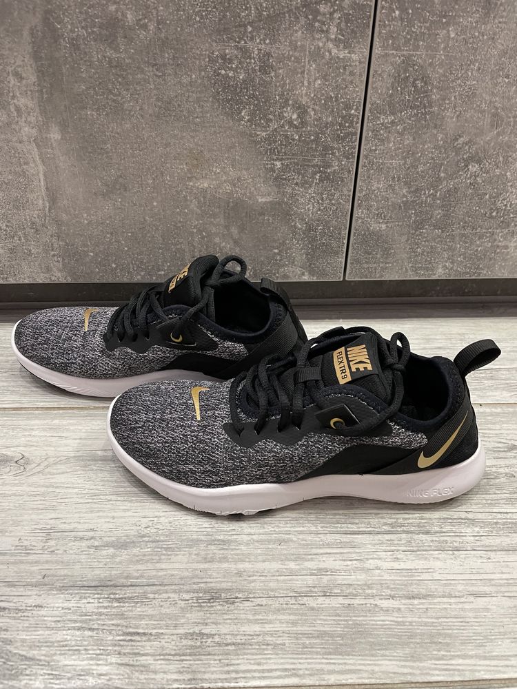 Маратонки Nike. Подходящи за тренировки в зала.