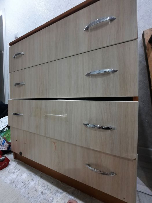 Шкаф хорошы для вещей и одежды