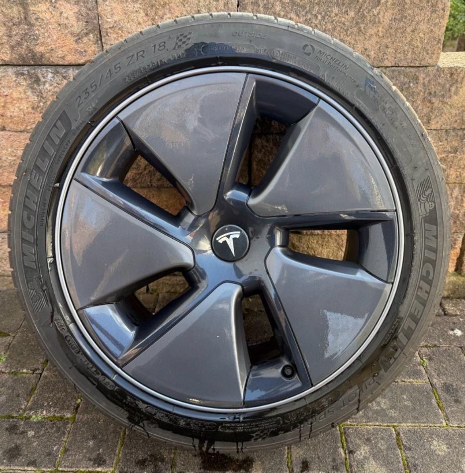 Set complet cauciucuri iarna+ jante originale Tesla Model 3