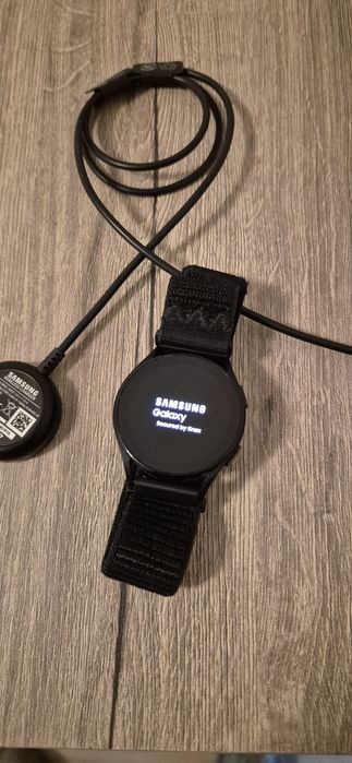 Смарт часовник Samsung