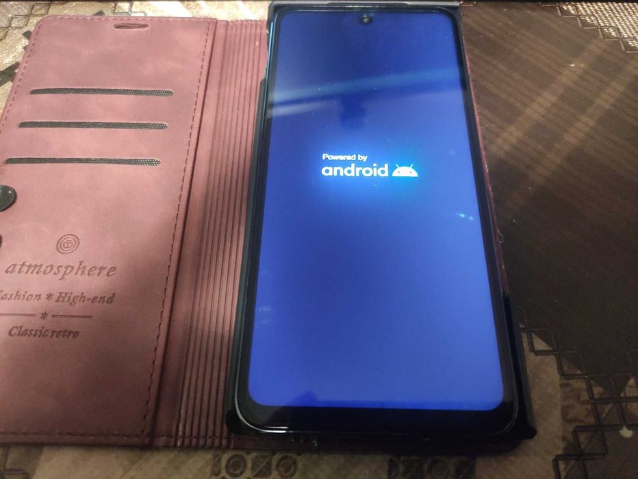 Телефон GSM 6.5 ' инча + калъф