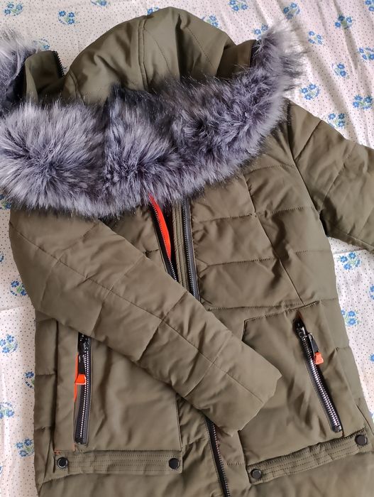 Продам зимнию женс. Куртку