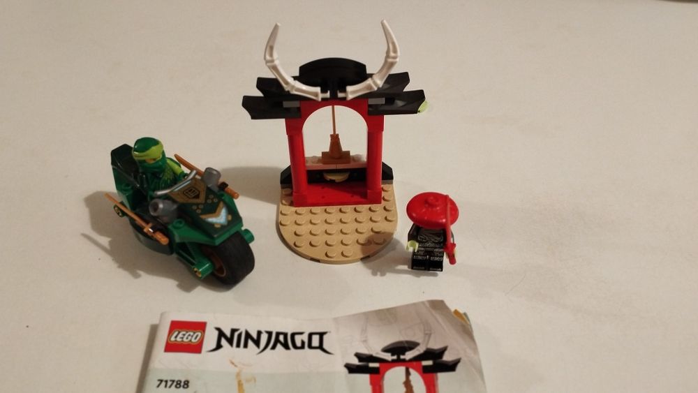 LEGO Ninjago 71788 – Motocicleta lui Lloyd, complet, cu carte, fără cu