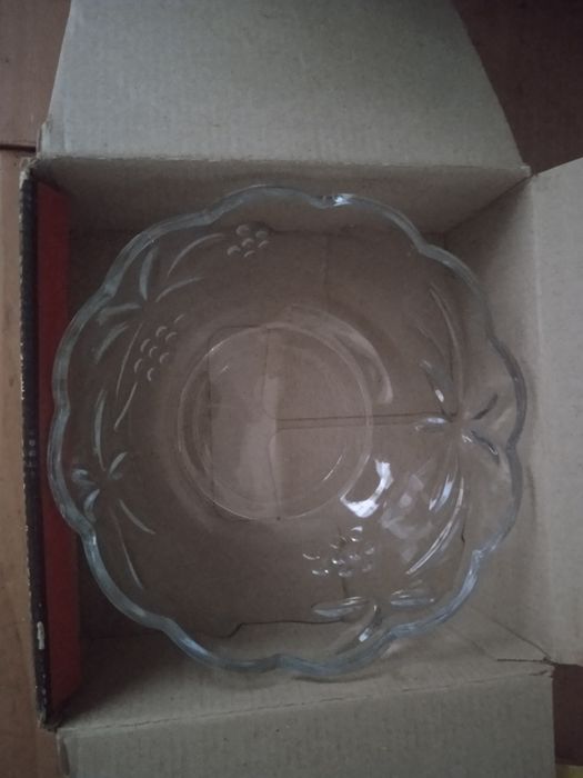 Продам конфетницы новые, 3000 за все.