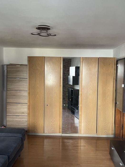 Inchiriez apartament