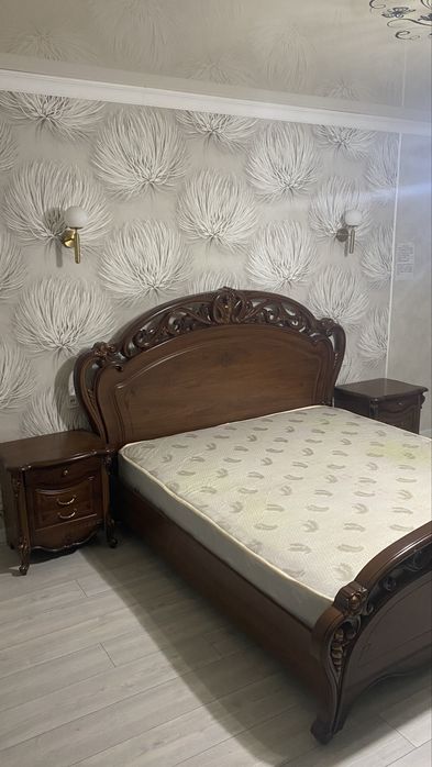 Кровать, 2х тумбочки, шкаф и стол с зеркалом