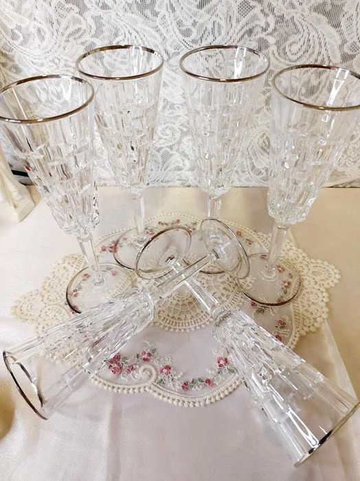 Красиви кристални, италиански флейти за шампанско