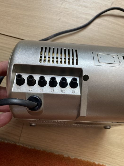 De vanzare 2 bucati radio ceas