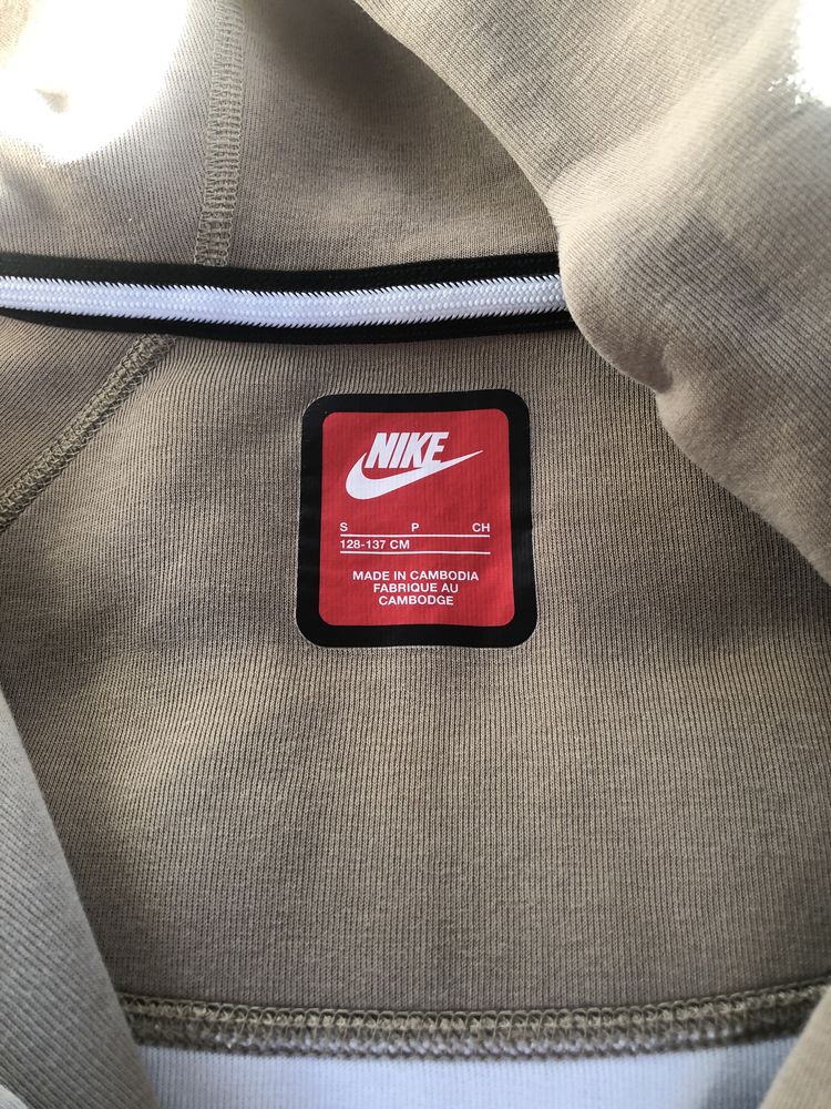 Nike Tech размер S 128-137