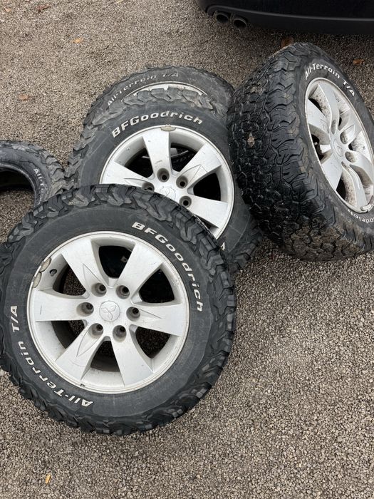 Джанти с гуми свалени от L200