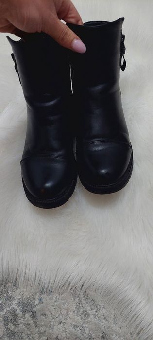 Ghetuțe fetiță nr 32 ..20 cm interior