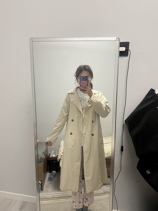 Тренч бежевый Stardivarius