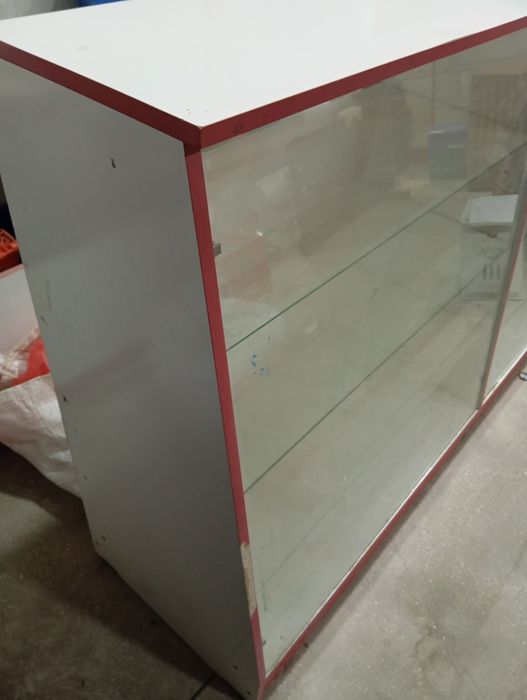 Витрина, полка, шиша ойнали