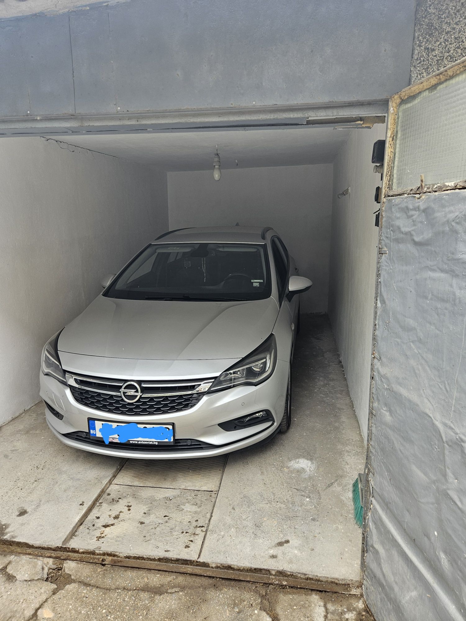Гараж за продажба