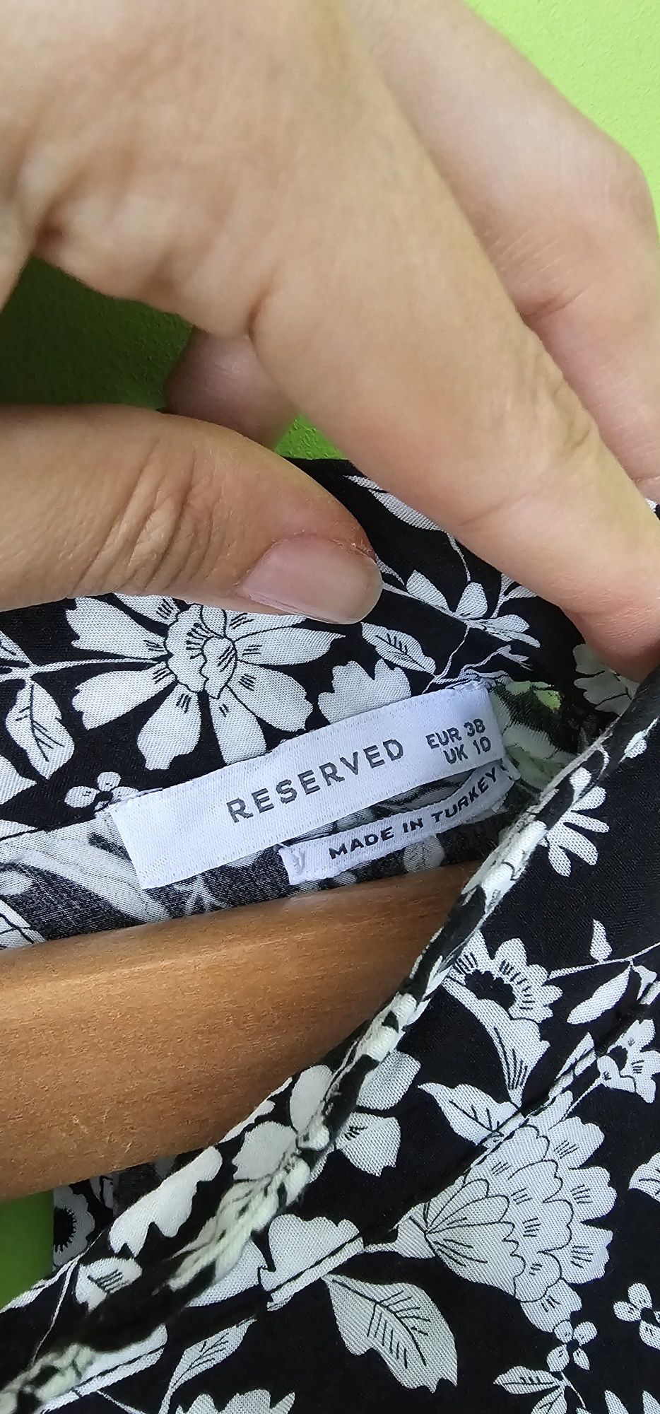 Черно-бяла дамска блуза на Reserved