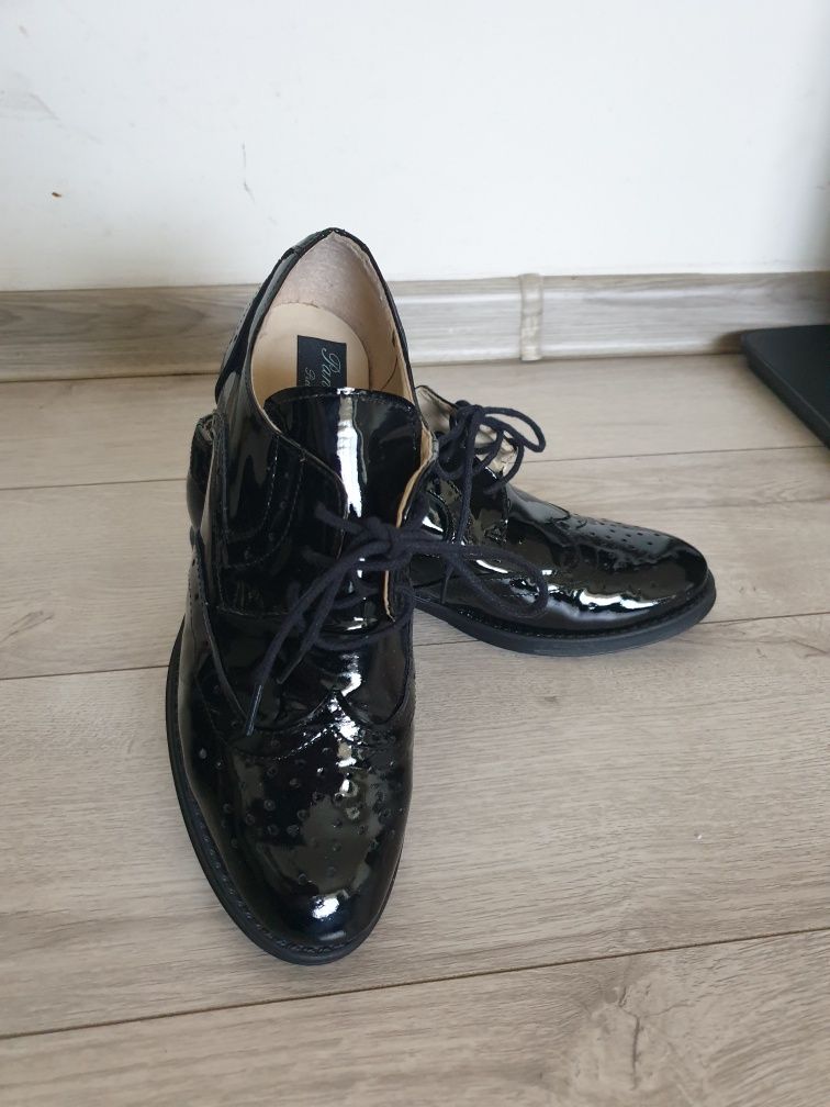 Pantofi Oxford piele lacuita  Made in Romania (noi)   (N