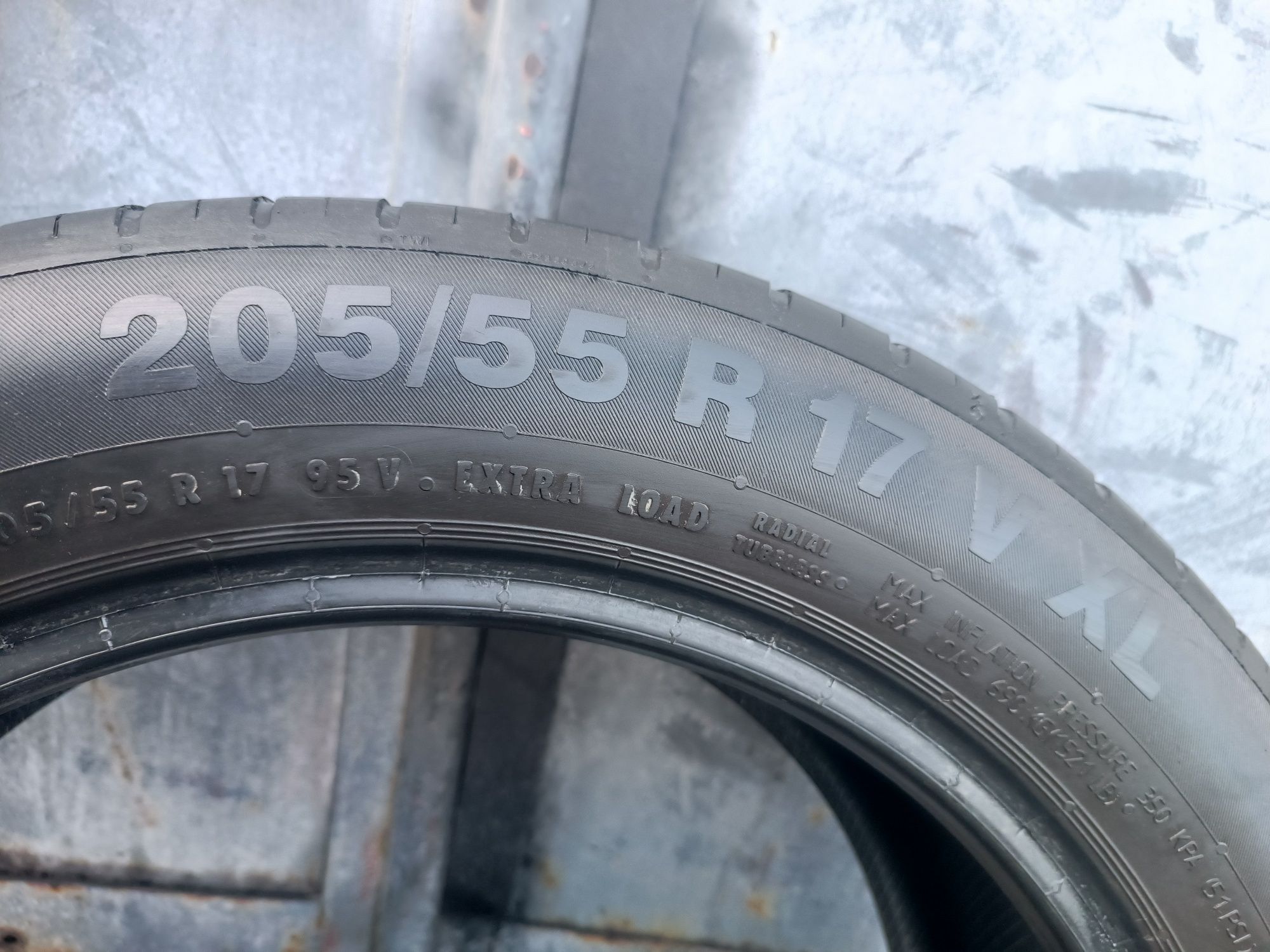 205/55/17 Continental