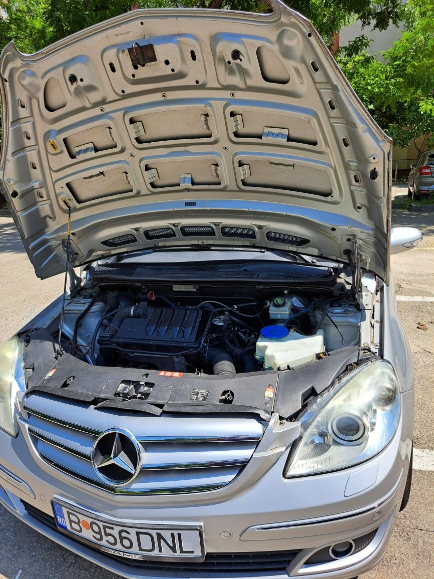 Vând autoturism Mercedes B class, motorină.