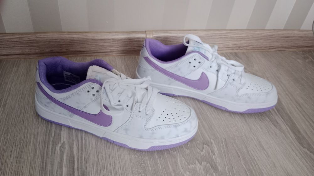 Продам Найки данки новые.