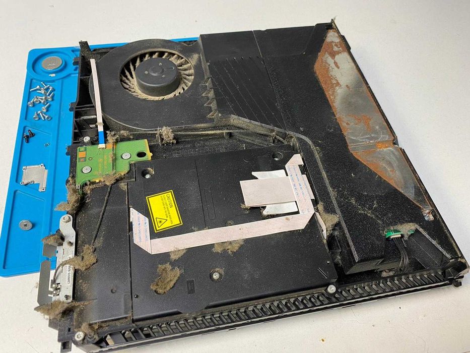 Mentenanta Consola/PC/Laptop curatare, upgrade piese, instalare soft