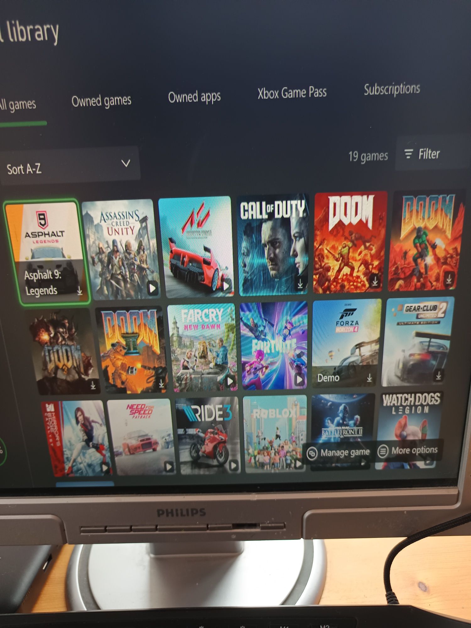 Xbox one с един джойстик и 27 игри(NFS, Assassin's creed, Watch dogs)