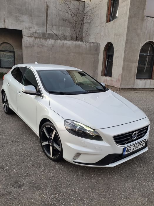 Volvo V40 / R-Design**Fabr 2016**E 6**Piele**Xenon**Parbriz Incalzit