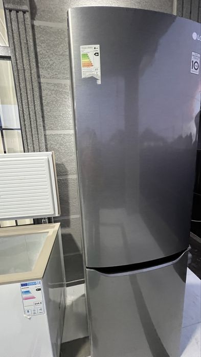 Холодильник LG серый