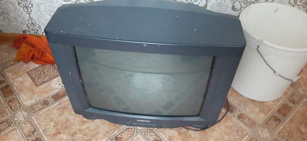 Отдам даром плиту , телевизор,ванну