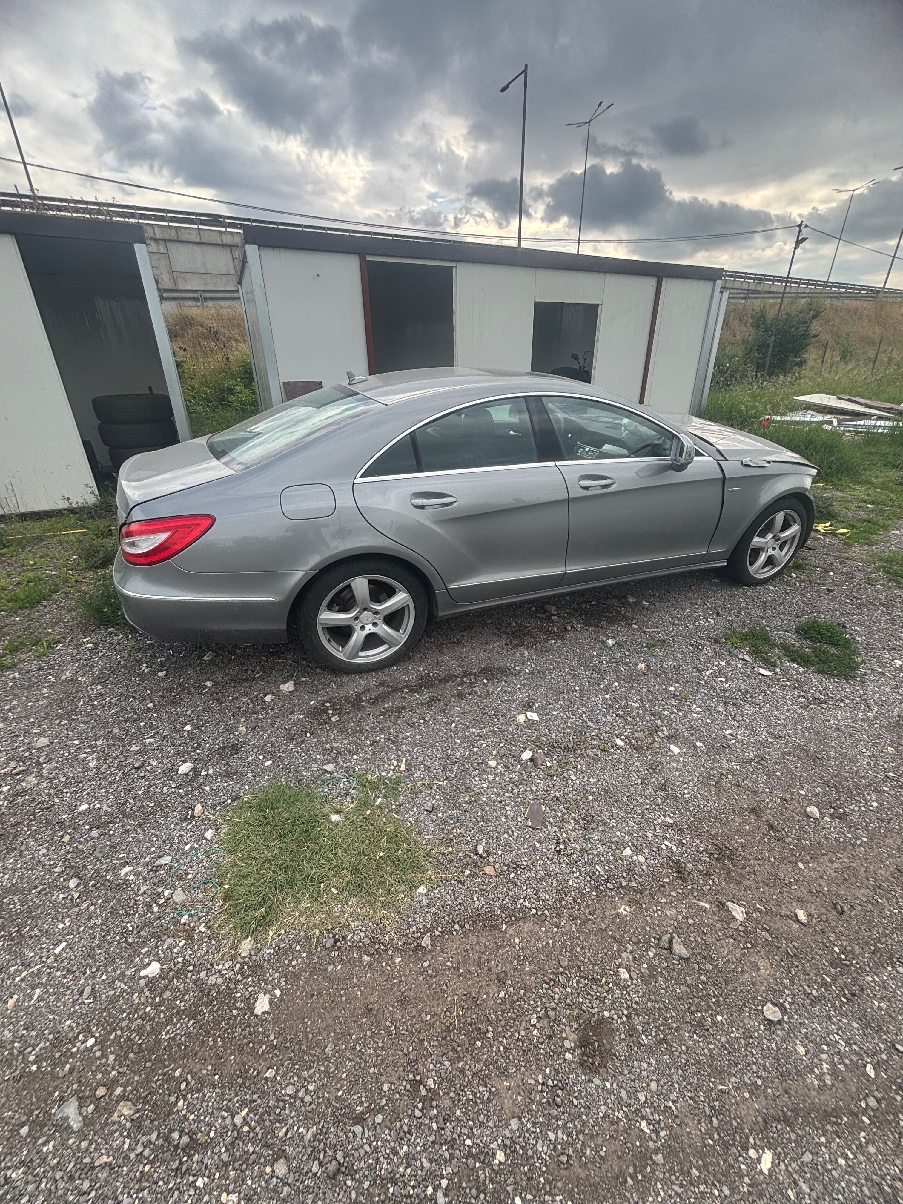 Продавам части за Мерцедес CLS 350 2012