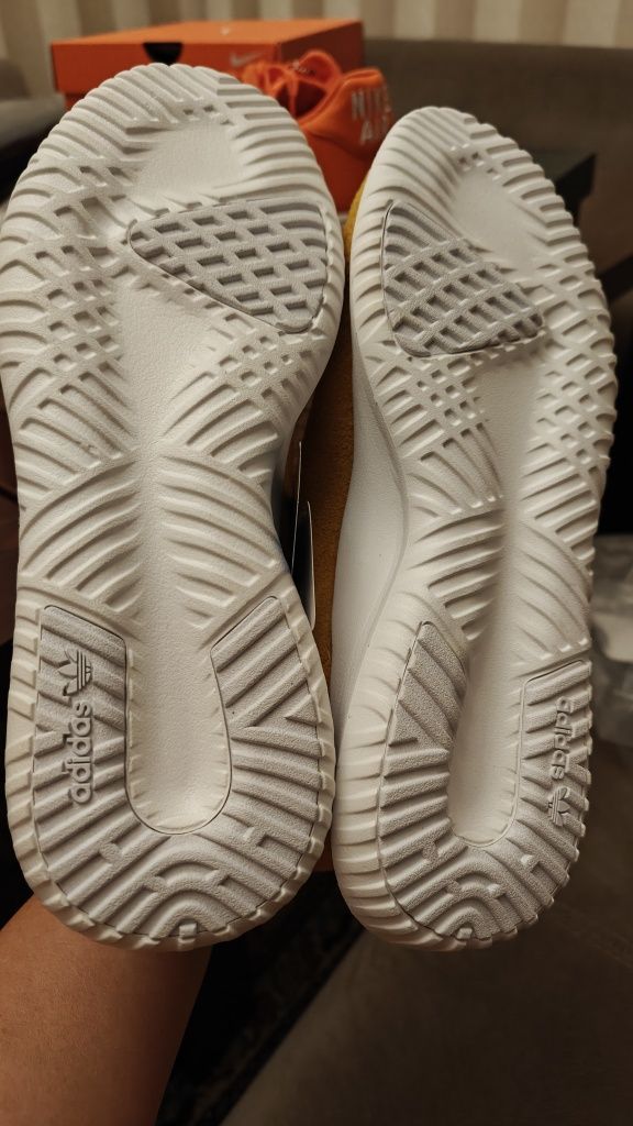 Кроссовки Adidas Tubular со скидкой