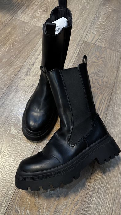 Три чифта нови боти