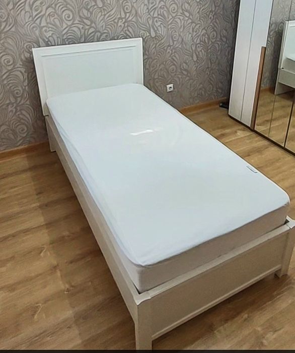 Продам кровать односпальная 90*200 и ортопедический матрас с защитой