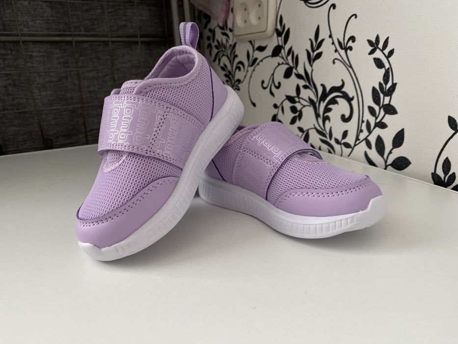 Продам кроссовки Tombi