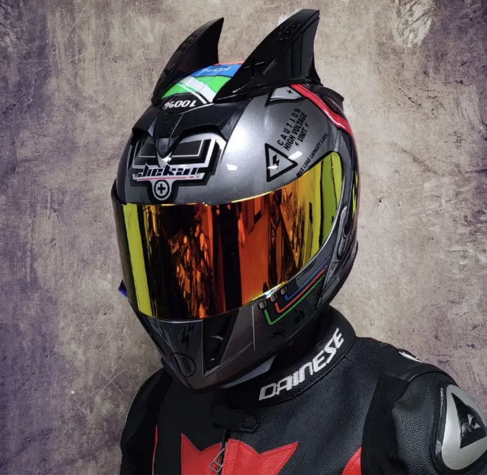 Шлемы для мотоцилка мопеда и скутеров